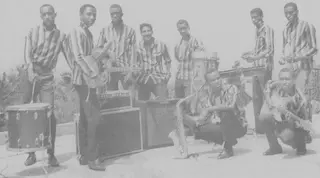 Les Shleu-Shleu — 1965Shleu Shleu formation initiale:1re rangée, de gauche à droite, Thony Moise, Serge RosenthalDebout : Frankie Jean-Bap